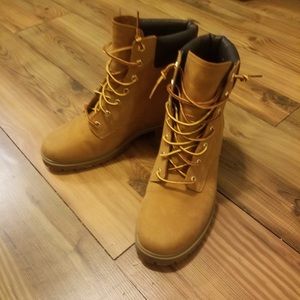 Timberland Shoes - Timberland - Women’s 8.5 - only worn twice! Timberland Shoes - Timberland - Women’s 8.5 - only worn twice!